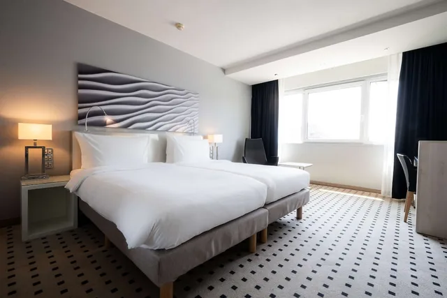 Standard, Twin Beds, Radisson Blu Conference Hotel, Dusseldorf 4/6