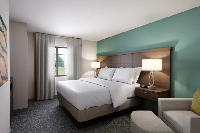 جناح استوديو بسرير كينج بحوض استحمام، Staybridge Suites Memphis East Cordova 2/3