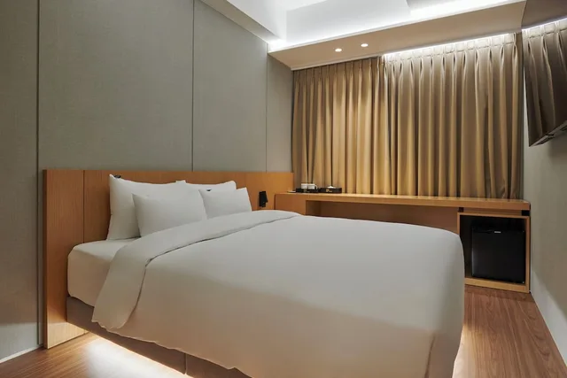 Standard, Queen Bed, City View, 88 Hotel 1/2