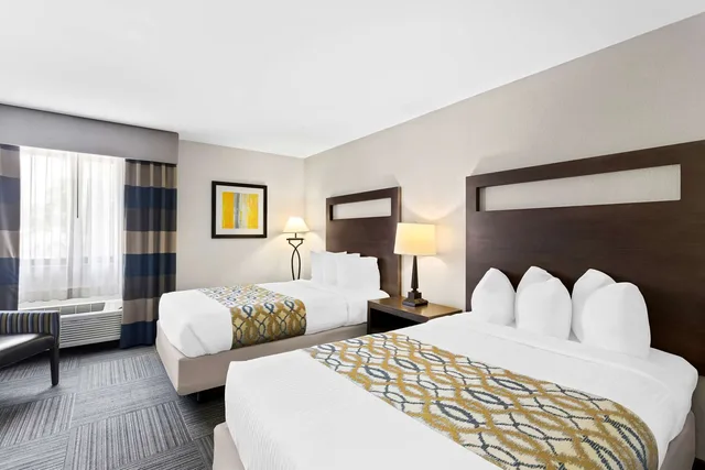 غرفة بسريرين مزدوجين، Best Western Naperville Inn 2/4