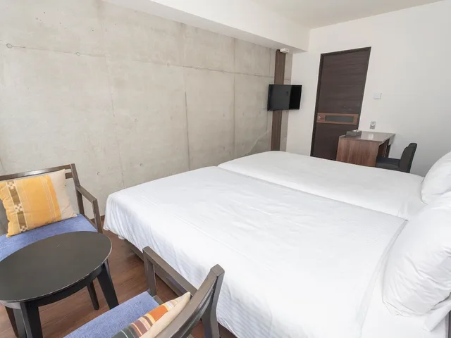 Adjoining, 4 Beds, Twin Beds, Kitchen, Lounge Access، The Breakfast Hotel Porto Ishigaki 4/9