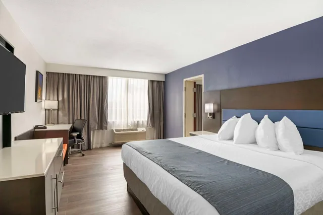 جناح بسرير كينج بغرفة نوم واحدة مع أريكة، Best Western Premier Richmond City Gateway 2/10