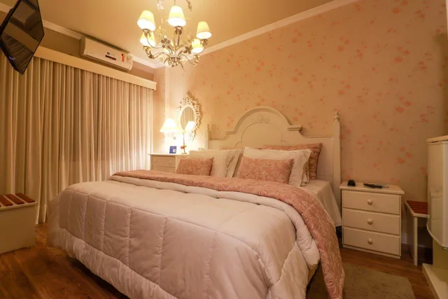 جناح، Hotel Bertoluci 5/8