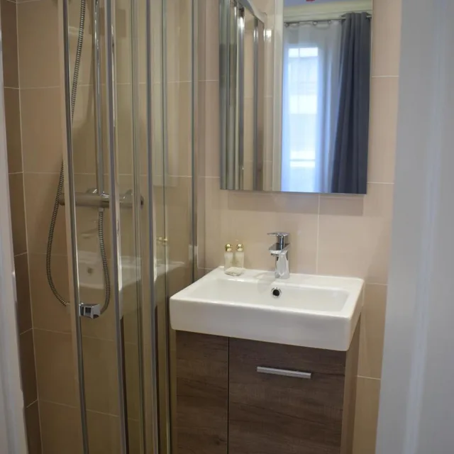 غرفة قياسية بسرير مزدوج، Hotel Puy De Dome 4/5
