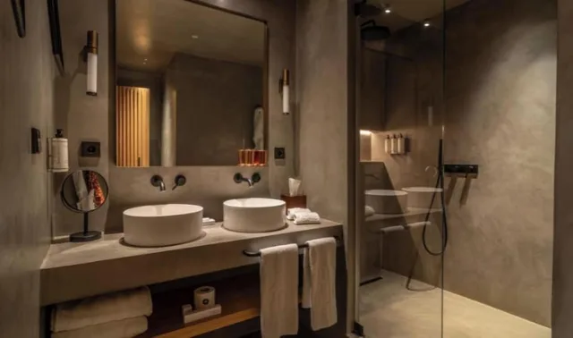 غرفة ديلوكس ثلاثية بفراش فوتون وسرير كينج وسرير فردي، ONLY YOU HOTEL MALAGA 5/5