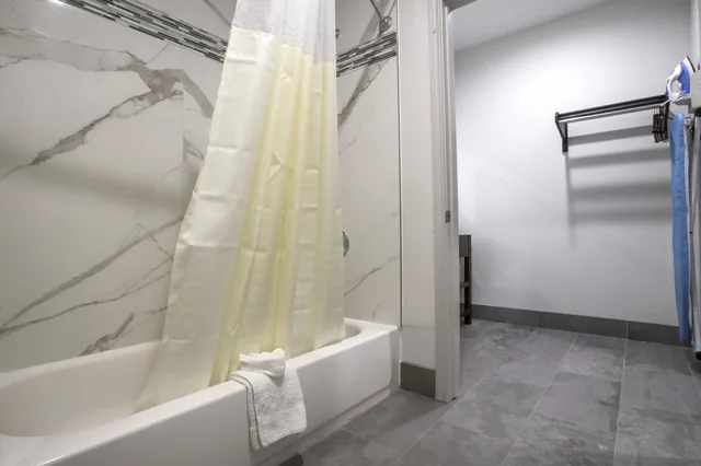 غرفة فاخرة مفردة بسرير كينج للمدخنين، House Hotel 5/6