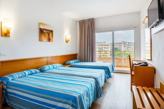 غرفة ثلاثية بثلاثة أسرّة بشرفة، Hotel Jaime I Salou 1/5
