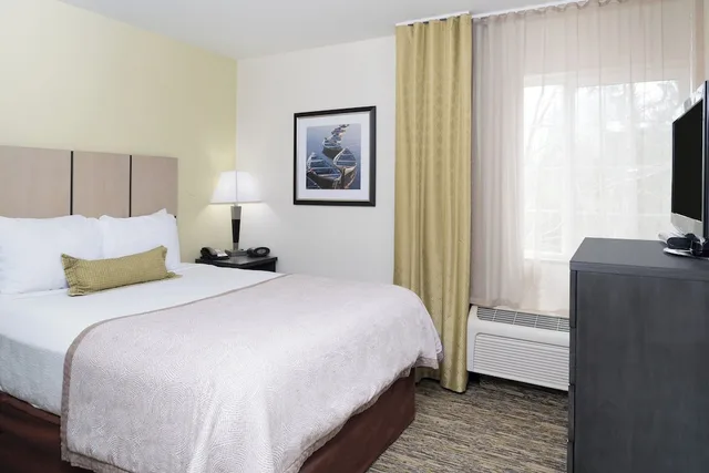 جناح بسرير كوين بغرفة نوم واحدة لذوي الإعاقة، Candlewoods Suites Lacey 1/4