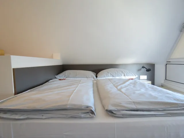 غرفة اقتصادية ثلاثية بسرير كوين وسرير فردي بغرفتي نوم، Comfor Hotel 1/3