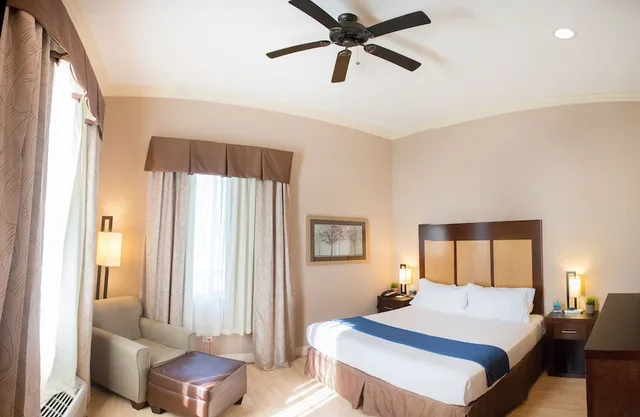 غرفة قياسية بسريرين مزدوجين، Holiday Inn Express Benicia 1/4
