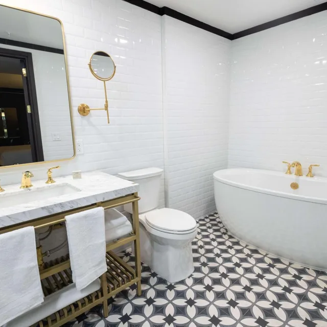 جناح بسرير كينج، Whisky Hotel 3/3