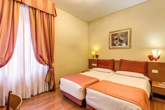 غرفة بسرير مزدوج أو سريرين منفصلين، Flower Garden Hotel 1/5