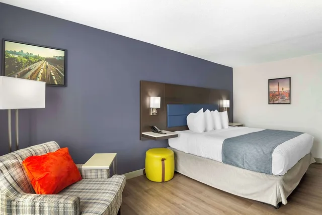 Standard, King Bed, Best Western Premier Richmond City Gateway 2/2