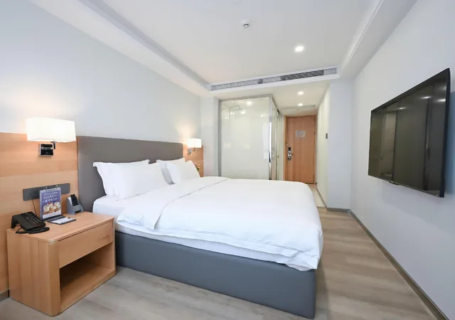 غرفة ديلوكس بسرير كينج، La Perle International Hotel 1/1