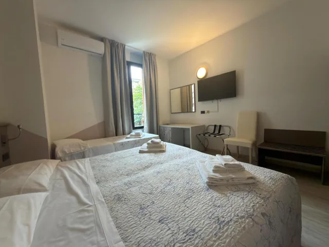 Room, Triple, Plaza 7/10