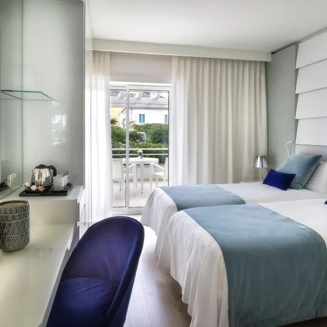 غرفة فاخرة بإطلالة على البحر مع أريكة، Atlantic Hotel Riccione 3/10