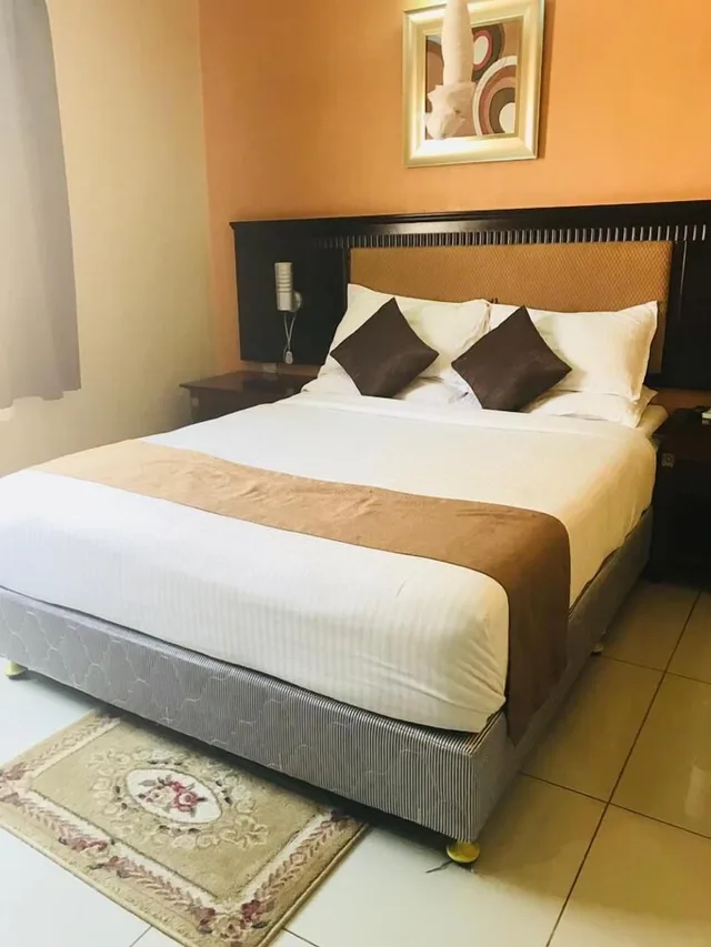 غرفة ديلوكس بسريرين منفصلين، Riverside Hotel and Conference Centre 2/2