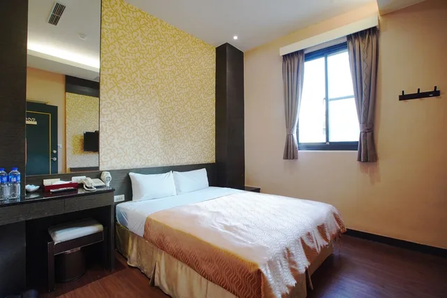 Business, Double Bed, Happy 4/9