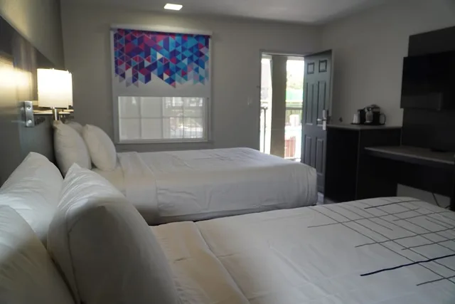 Efficiency, Deluxe, 2 Double Beds، La Quinta Inn by Wyndham Dallas Uptown 2/3
