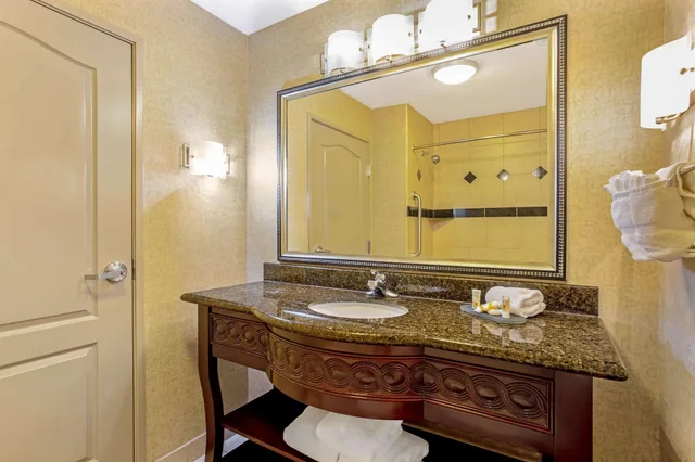 Room, 2 Queen Beds, La Quinta Inn Suites Cleburne 3/3