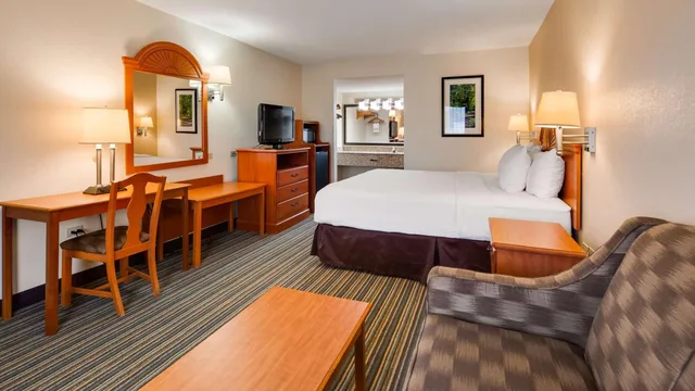 Room, King Bed, Pet Friendly, Best Western Of Murphy 6/8