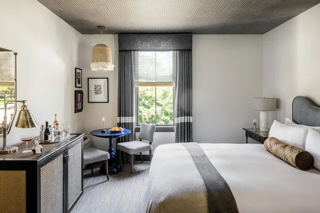 Studio, Bungalow, King Bed، The Madrona 1/2
