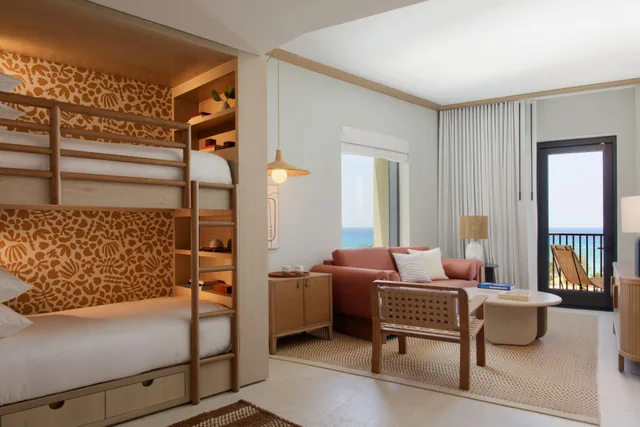 جناح بإطلالة على البحر، Hotel Indigo Grand Cayman, an IHG Hotel 1/3