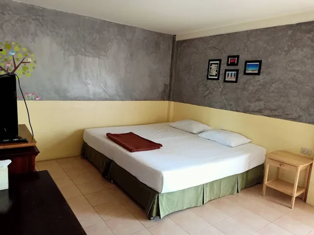 غرفة قياسية بسرير كينج، Phunyanuch Hotel 2/4