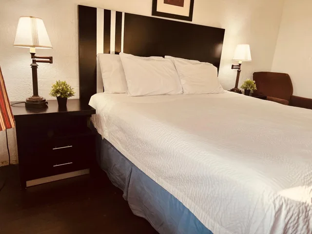غرفة ديلوكس بسرير كوين، Travelodge By Wyndham Valleyfair Shakopee 9/9