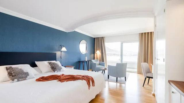 غرفة سوبيريور بسرير كينج بإطلالة على البحر، Oceano Hotel Health Spa Tenerife 1/5