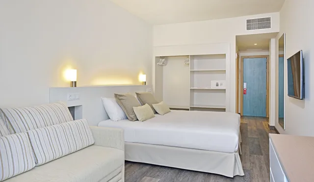 Sol, Twin Beds, Sofa، Sol Barbados 2/5