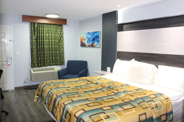غرفة قياسية مفردة بسرير كينج، Douglas Inn And Suites 3/5