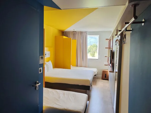Family, 1 Double and 2 Murphy Beds، ibis budget Geneve Saint Genis Pouilly 7/10