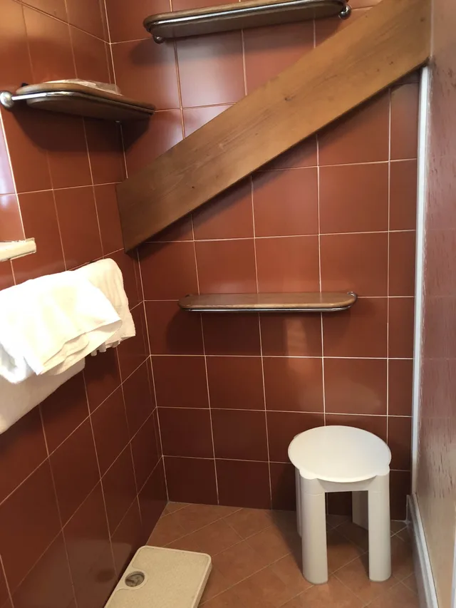 جناح جونيور بسرير كوين وسريرين منفصلين بإطلالة على الجبل بشرفة، Majoni Hotel 8/10