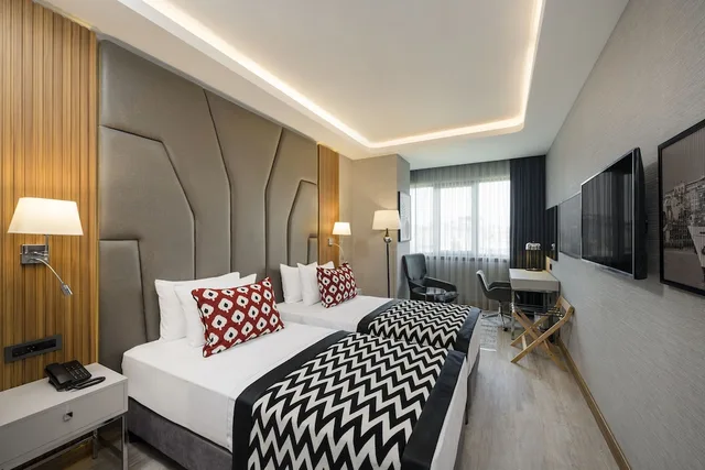 غرفة قياسية بسريرين منفصلين، Ramada Encore by Wyndham Istanbul Sisli 5/8