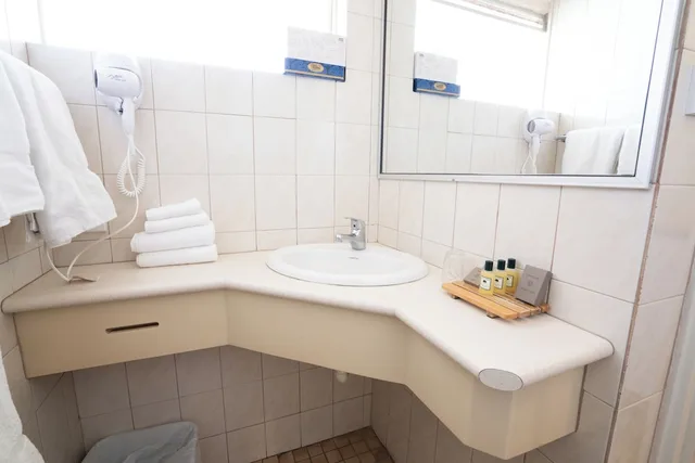 Deluxe, Single, Queen Bed, Hospitality Inn Geraldton SureStay Collection by Best Western 9/9