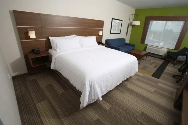 Suite, King Bed, Accessible, Holiday Inn Express Mccook 3/8
