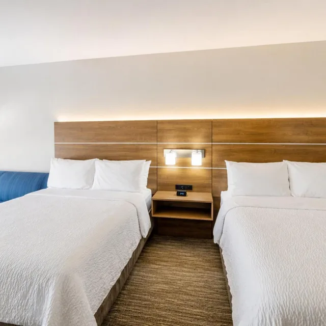 جناح بسرير كوين لذوي الإعاقة، Holiday Inn Express Suites Lindale 4/8