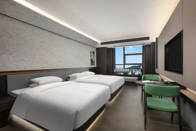 غرفة عائلية بسرير كينج وسرير فردي، Days Hotel by Wyndham Zhuzhou Liling 1/1
