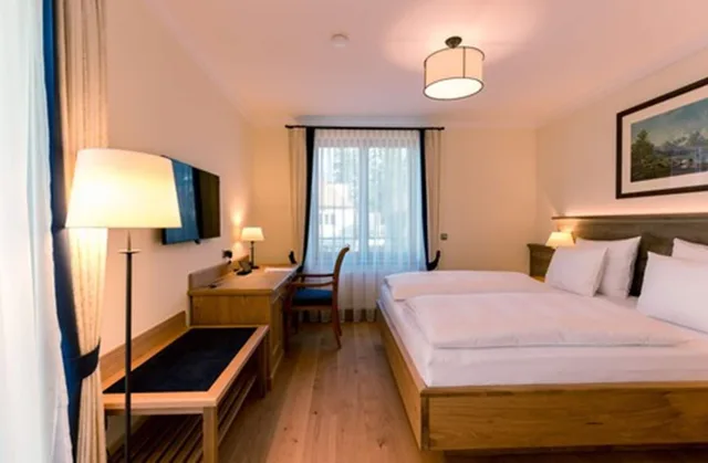1 Bedroom, Standard, King Bed, Hotel & Gaststätte Zum Erdinger Weissbräu 3/5