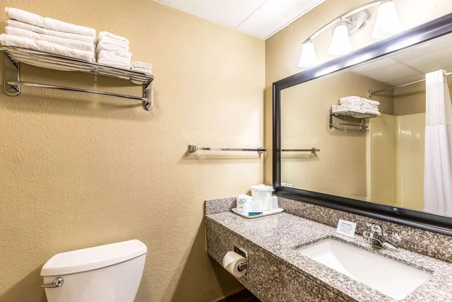 غرفة بسريرين كوين، Quality Inn West Plains MO 4/4