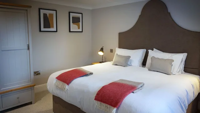 شقة بسرير مزدوج وسريرين منفصلين وسريرين، Rowton Hall Country House Hotel And Spa 1/3