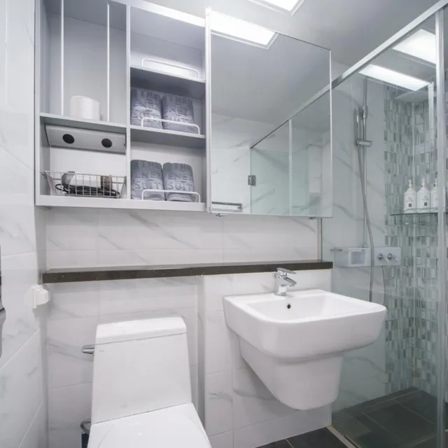 غرفة قياسية ثلاثية، The Venezia Suite Hotel 2/2