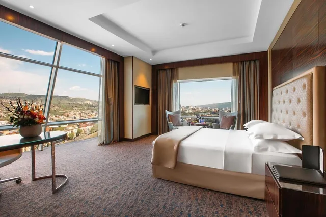 غرفة كلوب بريميوم مفردة بسرير كينج، The Biltmore Hotel Tbilisi 3/3