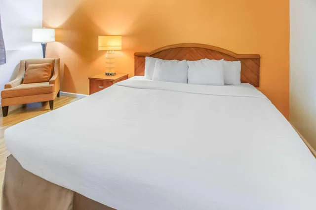 غرفة بسرير كينج، Econo Lodge Alliance 2/6