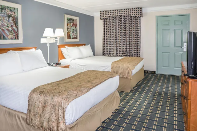 غرفة بسريرين مزدوجين، Days Inn By Wyndham Houston 1/7