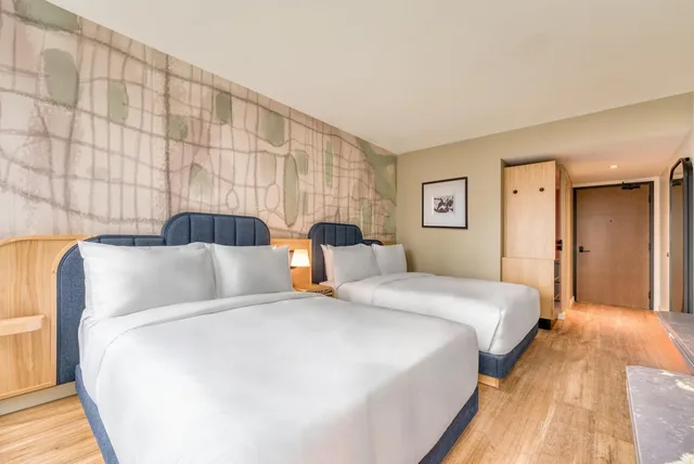 Room, 2 Queen Beds, Toor Hotel Toronto, Part Of Jdv By Hyatt 2/4