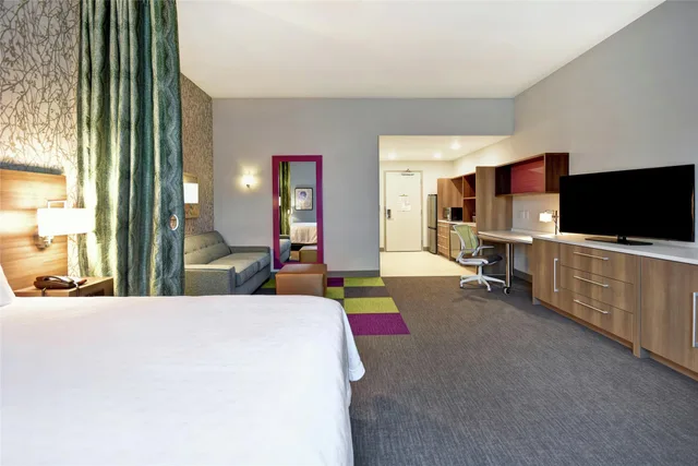 جناح استوديو بسرير كينج لذوي الإعاقة، Home2 Suites By Hilton Jekyll Island 2/5