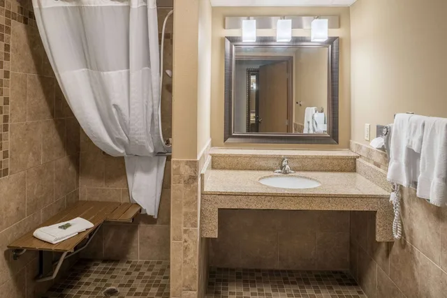 جناح بسرير كينج لذوي الإعاقة، Americinn By Wyndham Valley City Conference Center 5/6