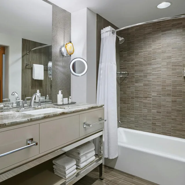 غرفة بسريرين كوين بإطلالة على المدينة في طابق مرتفع، JW MARRIOTT AUSTIN 8/18